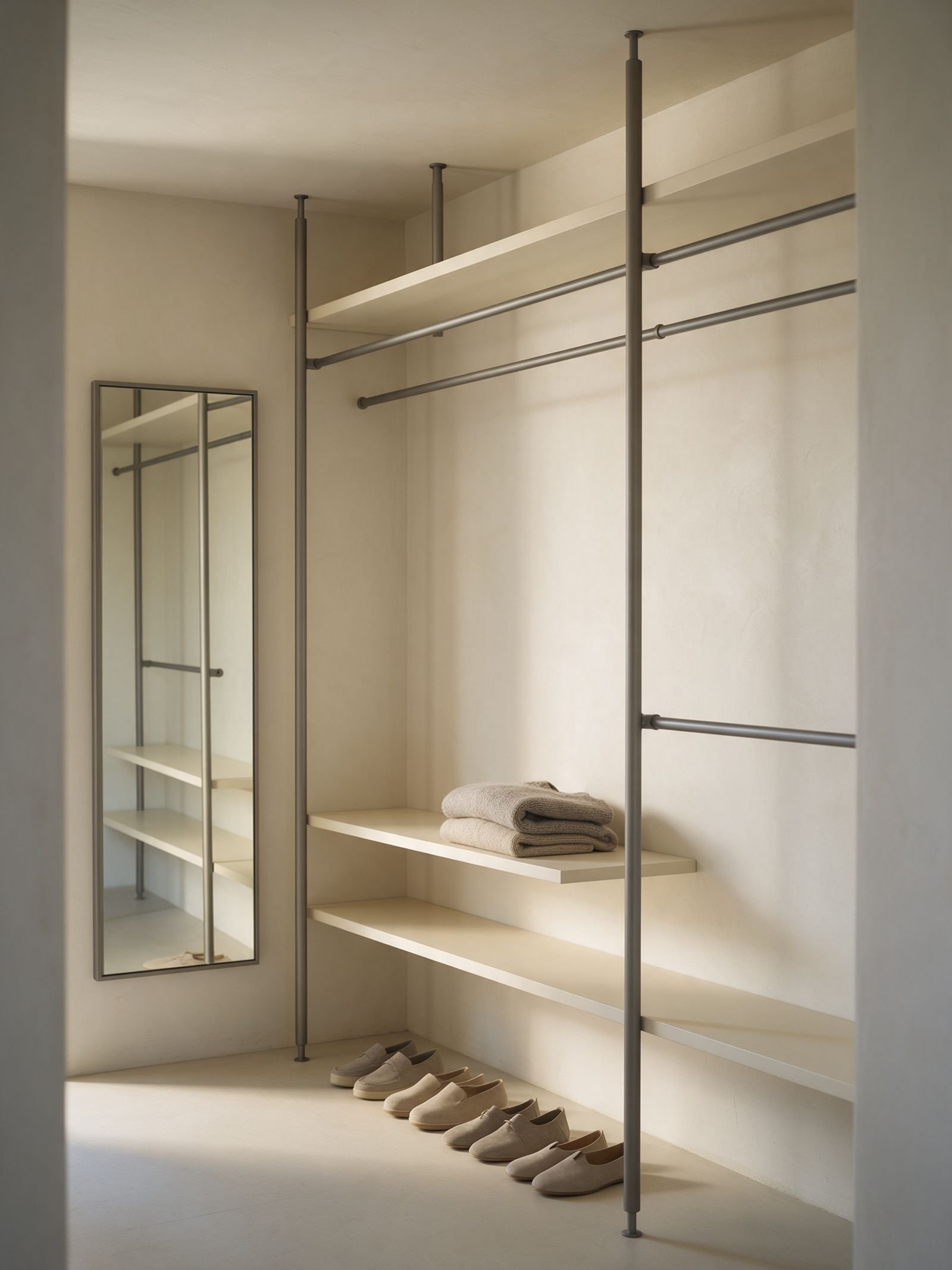 Open Minimal Closet